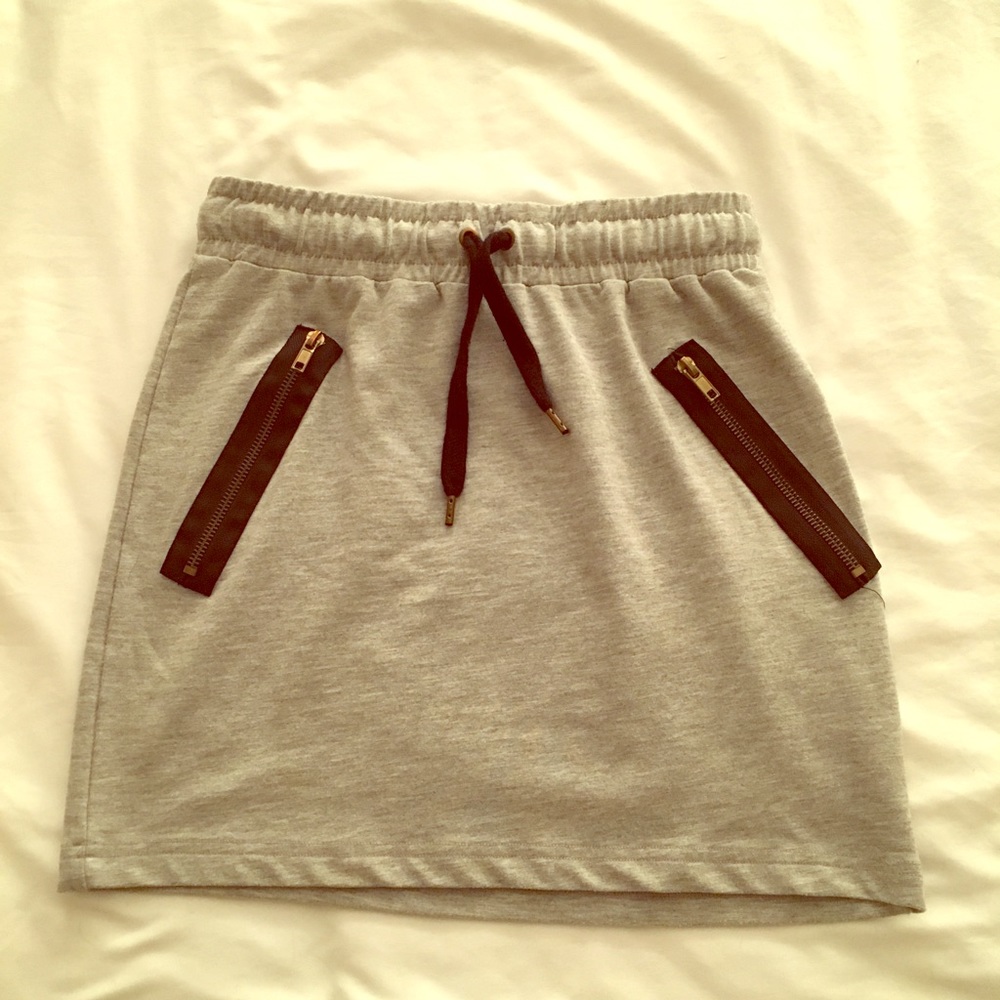 Mini grey cotton skirt with elastic waistband